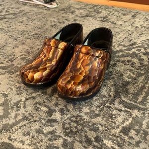Dansko clogs size 37